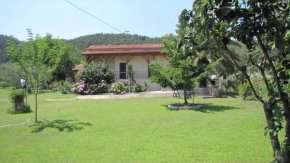 House in Vourvourou with big garden for 5 Persons.